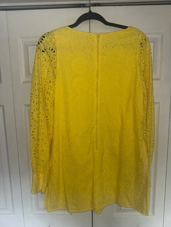 Lily Pulitzer eyelet AISHA ROMPER in calla yellow size 10 - Picture 8 of 14